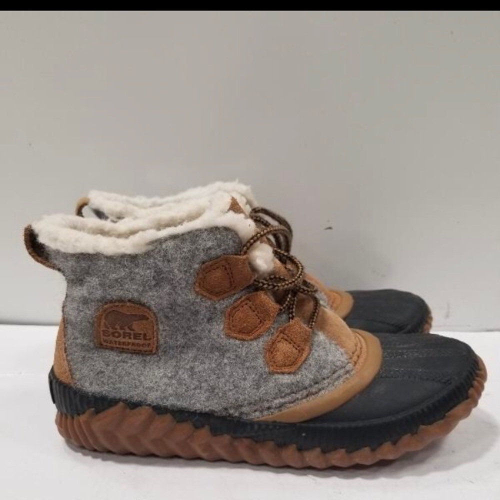 Sorel Out N About Plus Waterproof Duck Boots Size: 4